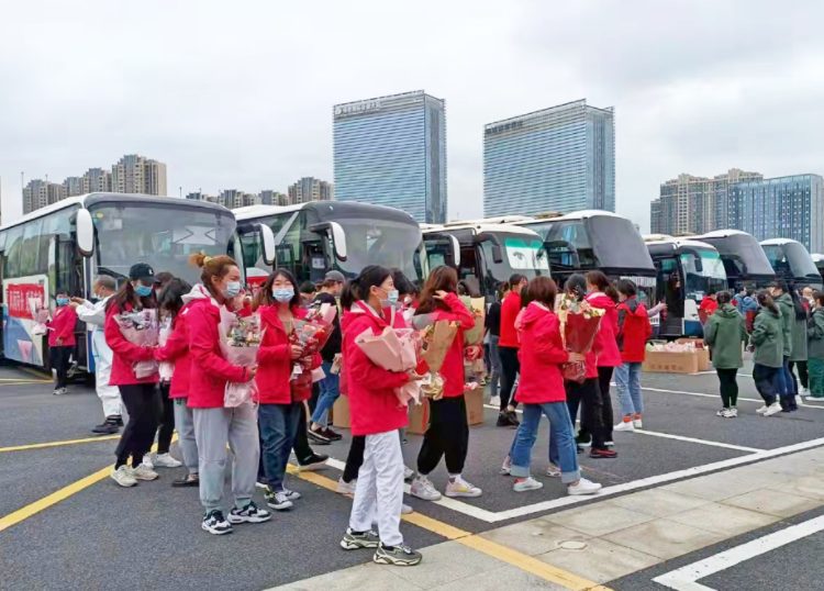 九江長(zhǎng)運(yùn):共青公司順利完成運(yùn)送援昌醫(yī)護(hù)人員返贛任務(wù)