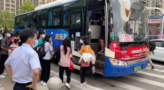 吉安長運:永新長運順利完成永新縣中考包車業(yè)務