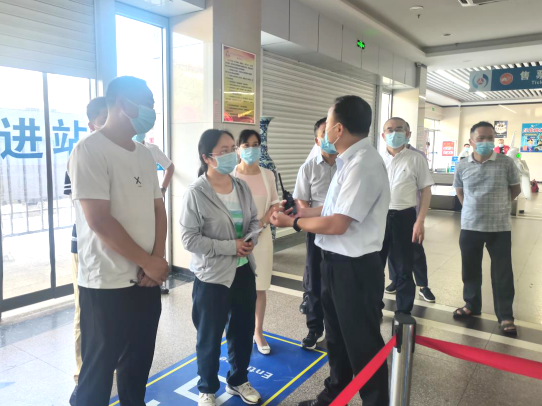 都市城際公交:市政府副秘書長王英督導(dǎo)徐坊客運(yùn)站疫情防控工作 江西長運(yùn)資訊