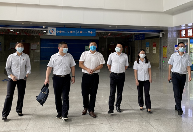 占梁前往都市城際公交、九江長(zhǎng)運(yùn)開展督導(dǎo)、調(diào)研工作