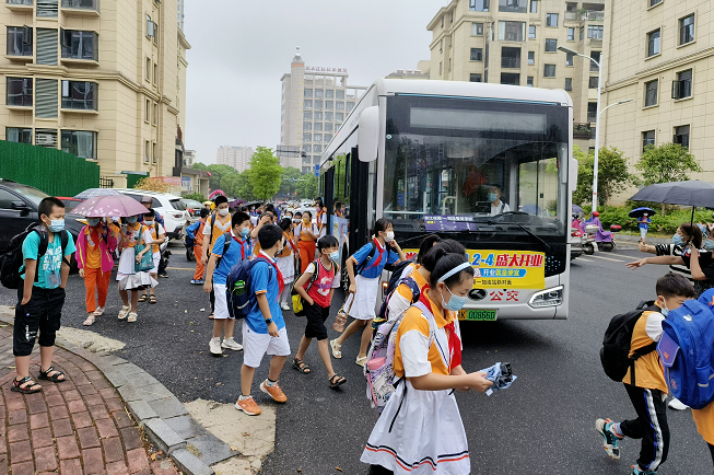 新余公交:開(kāi)學(xué)季 校園直通車進(jìn)小區(qū)