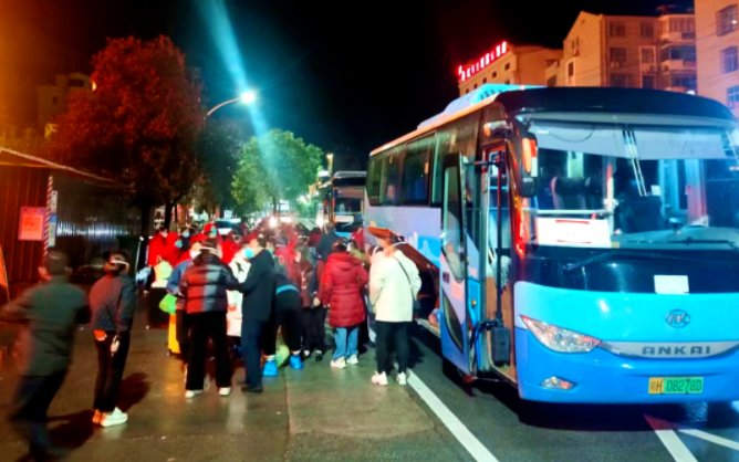 同心抗疫 || 景德鎮(zhèn)長(zhǎng)運(yùn):全力投入浮梁縣防疫抗疫運(yùn)輸保障工作