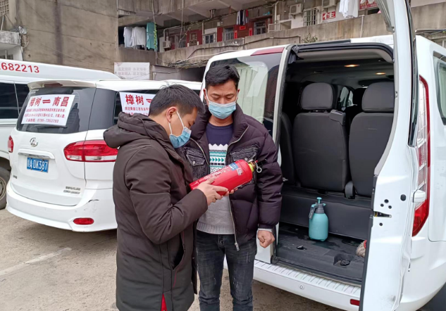 都市城際公交 護(hù)航春運(yùn)平安路 開(kāi)展安全檢查