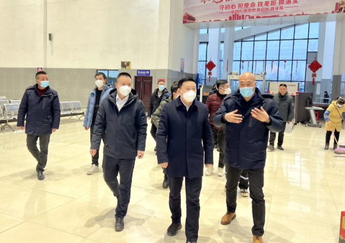縣委副書(shū)記、縣長(zhǎng)王宗華檢查指導(dǎo)鄱陽(yáng)長(zhǎng)運(yùn)春運(yùn)工作