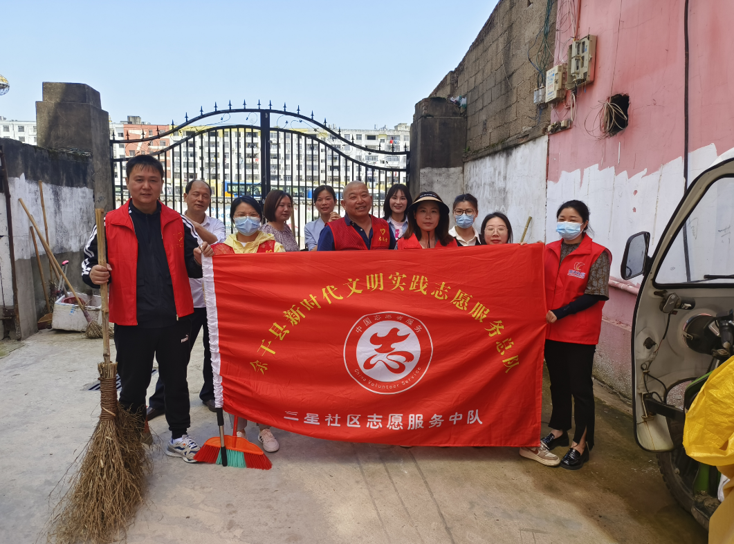 上饒汽運(yùn) 余干公司開展創(chuàng)文創(chuàng)衛(wèi)環(huán)境整治活動(dòng)
