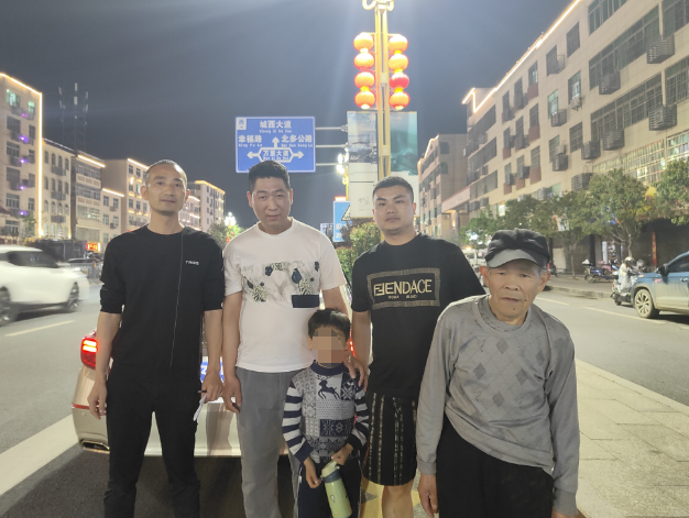 九江長(zhǎng)運(yùn):小學(xué)生坐錯(cuò)站 工作人員助他回家