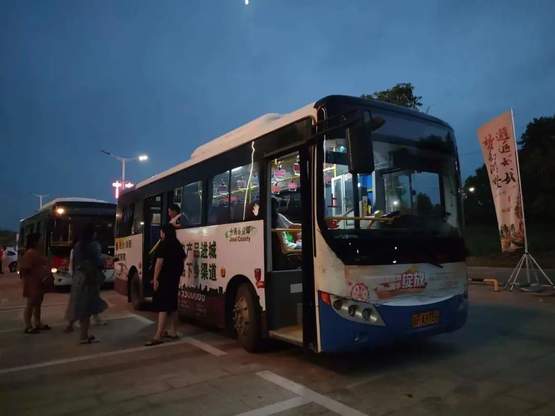 撫州長(zhǎng)運(yùn):圓滿完成象山文化旅游節(jié)活動(dòng)運(yùn)輸轉(zhuǎn)運(yùn)任務(wù)