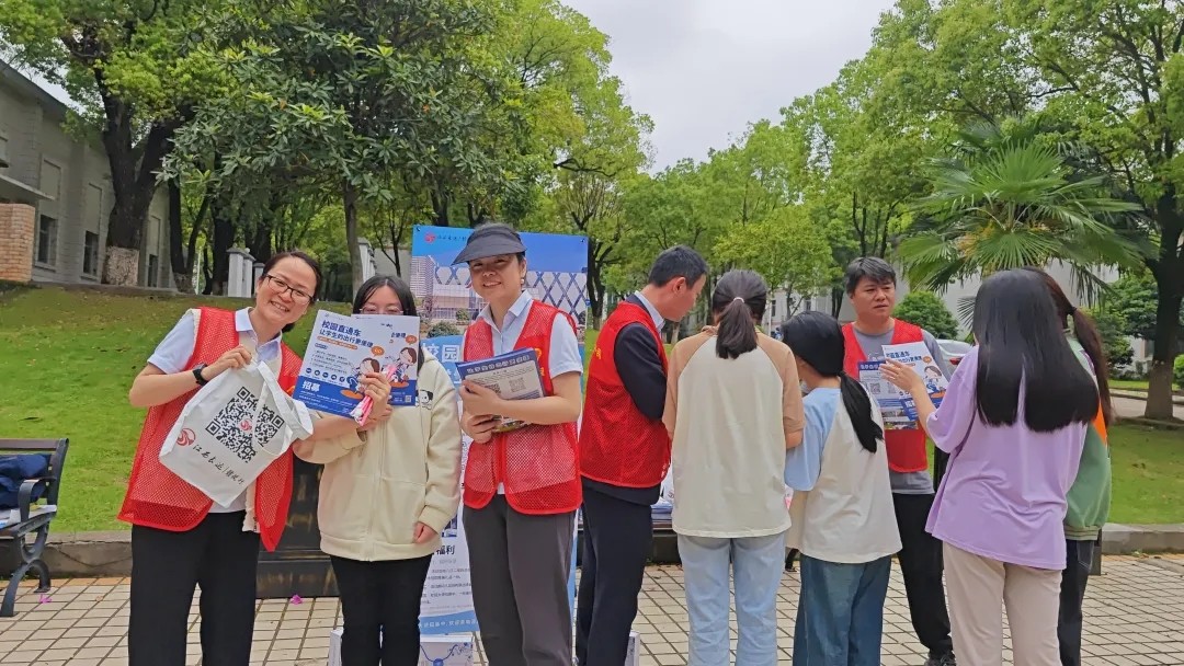 都市城際公交:“五一”校園直通車地推活動(dòng)正式啟動(dòng)