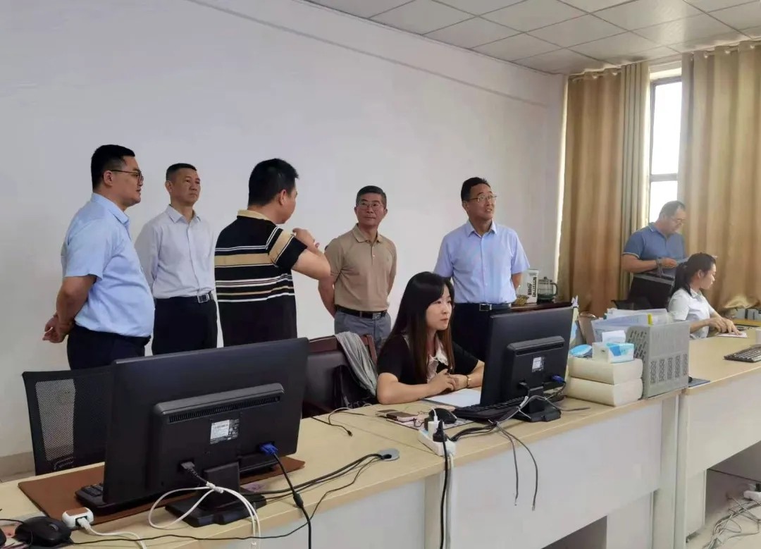 胡勁松一行檢查九江長運(yùn)安全工作