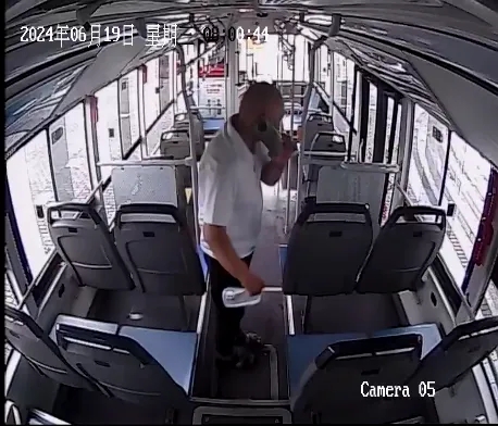 暖新聞 || 婺源公交:司機(jī)急送中考證 助力學(xué)子赴考