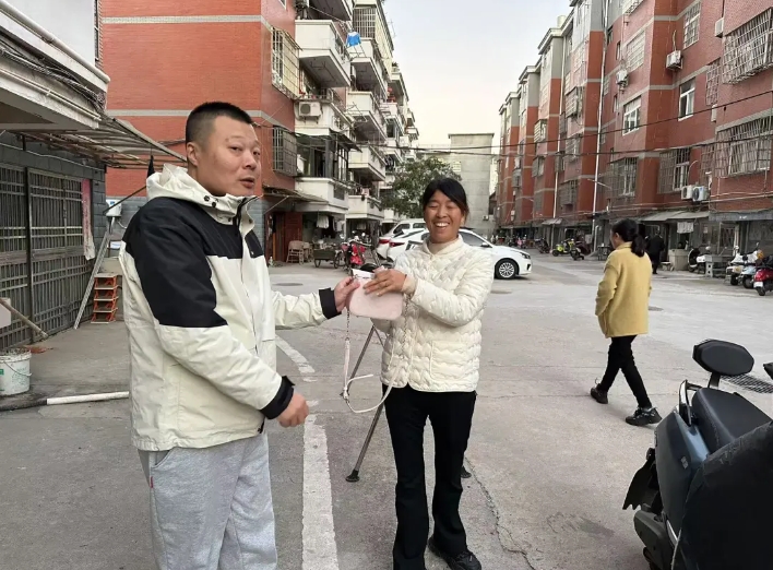 暖新聞 || 鄱陽長運:車站傳遞溫暖 愛心接力送 “包” 歸
